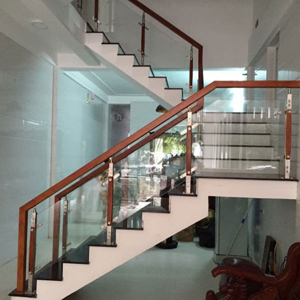Lắp cầu thang kính giá rẻ tại Hải Phòng