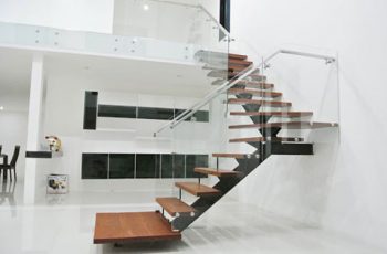 Lắp cầu thang kính tại Hải Phòng