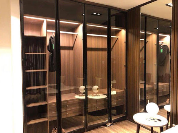 Vì sao tủ kính quàn áo lại được dùng phổ biến