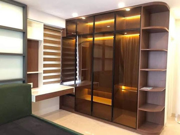 Nên chọn tủ đựng quần áo bằng cánh kính không
