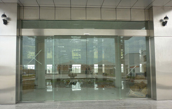 Vì sao chọn cửa kính tự động