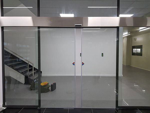 Lắp đặt cửa kính cường lực tại Cẩm Phả