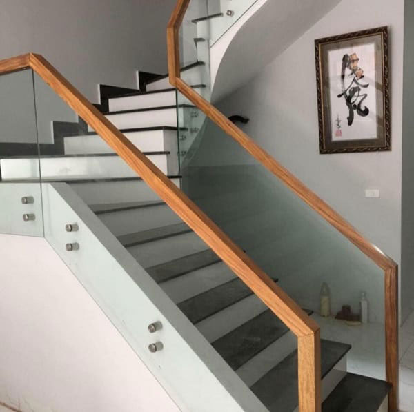 Cầu thang kính liệu có an toàn không