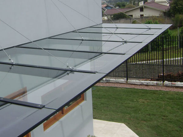 Độ bền chắc của mái kính cường lực