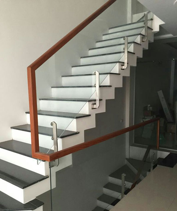 Điều cần biết về cầu thang kính không trụ