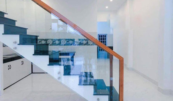 Một số điều cần biết về cầu thang kính không trụ