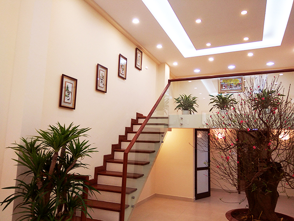 Chi phí để làm cầu thang kính cường lực